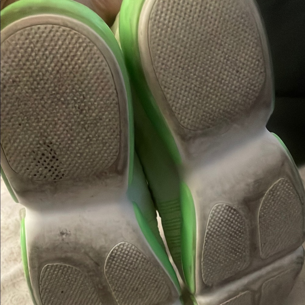 Prada Shoes - Picture 7 of 17